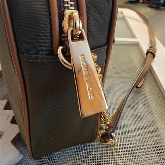 Michael Kors crossbody - Picture 8 of 10